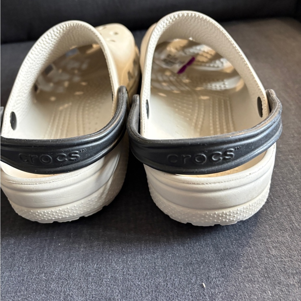 CROCS Stylish Unisex Cream Clogs with Black Strap W12/M10 - Picture 7 of 8